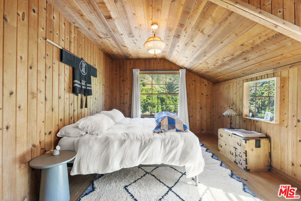 15454 South Mountain Road Santa Paula, CA 93060 - Photo 51 of 65 a bed sitting in a spacious bedroom next to a window