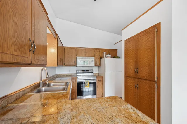 $275,000 | 14797 Lower Endicott Way, Apple Valley, MN 55124