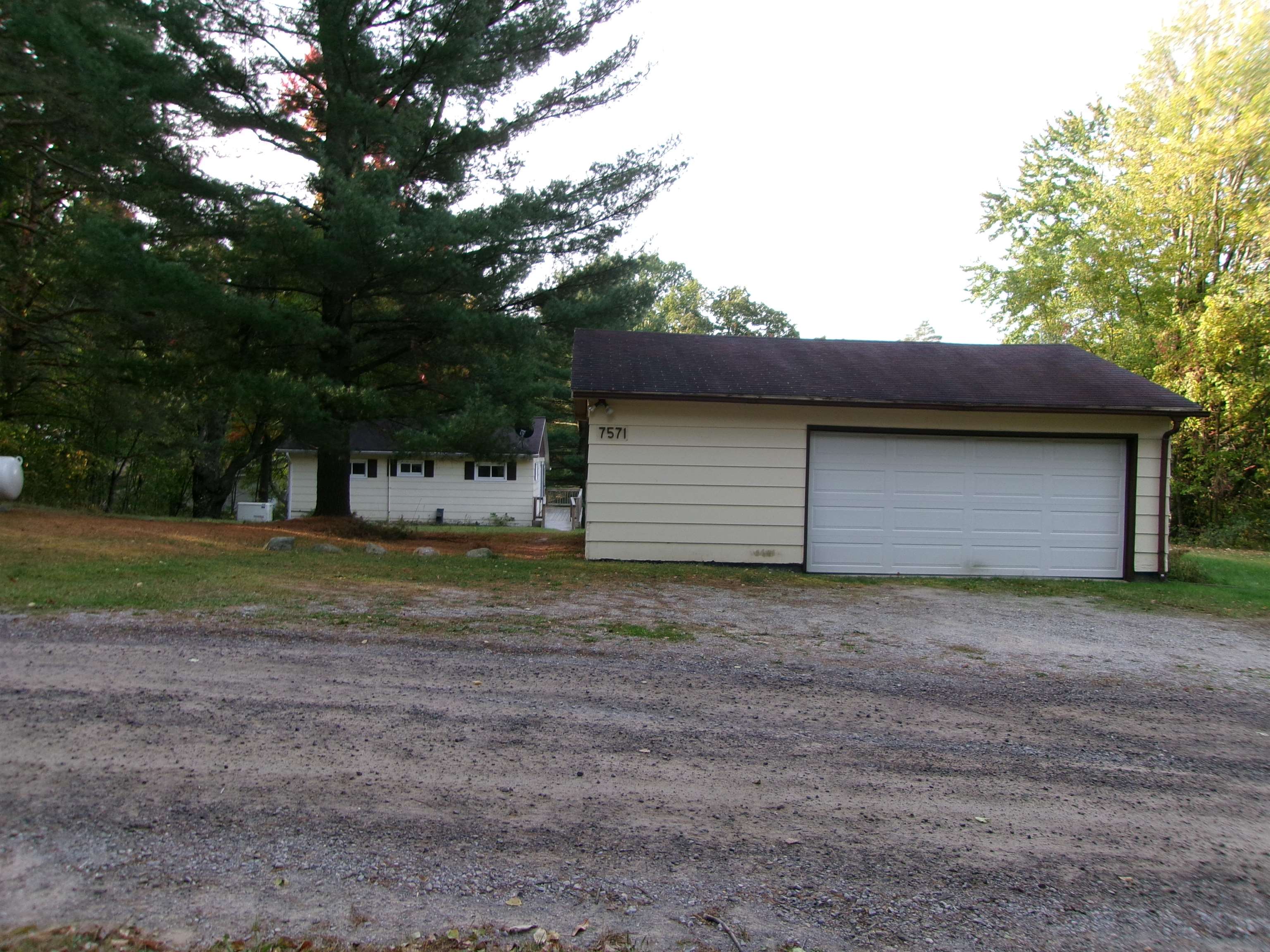 7571 Patsy Place Lake, MI 48632 - Photo 5 of 59