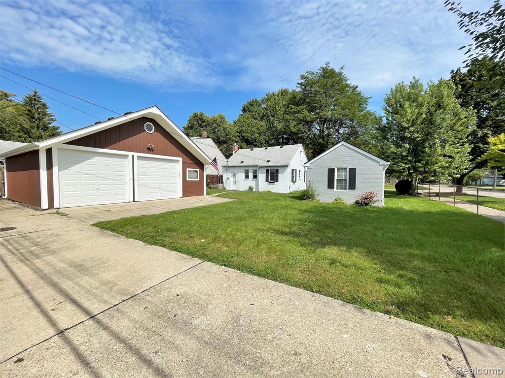 2111 Ridgemont Road Grosse Pointe Woods, MI 48236 - Photo 5 of 28