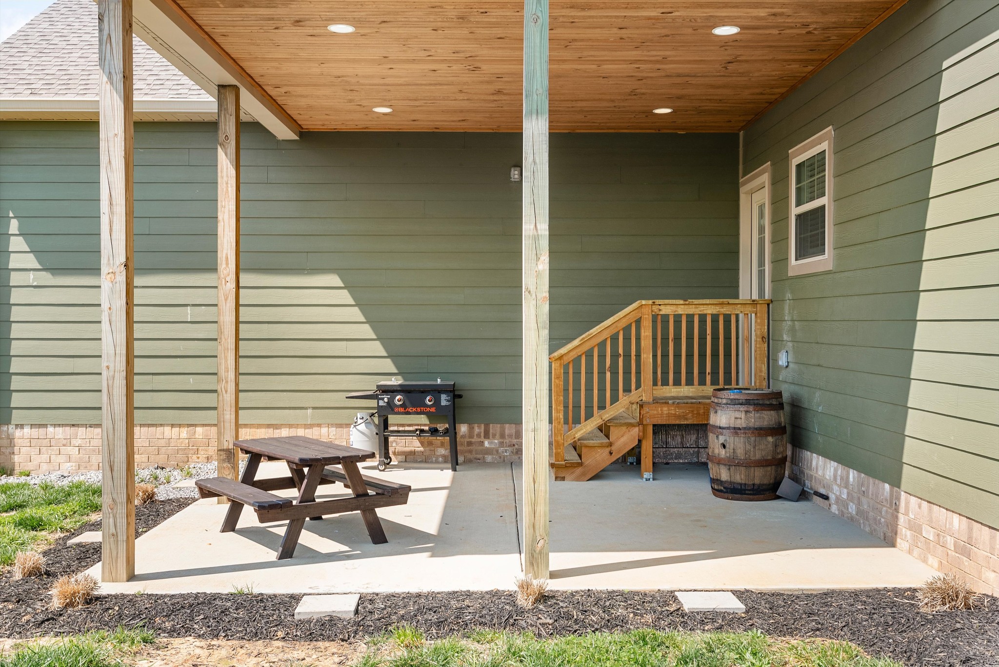 57 Cheney Lane Lafayette, TN 37083 - Photo 25 of 35 a view of a chair and table in the balcony