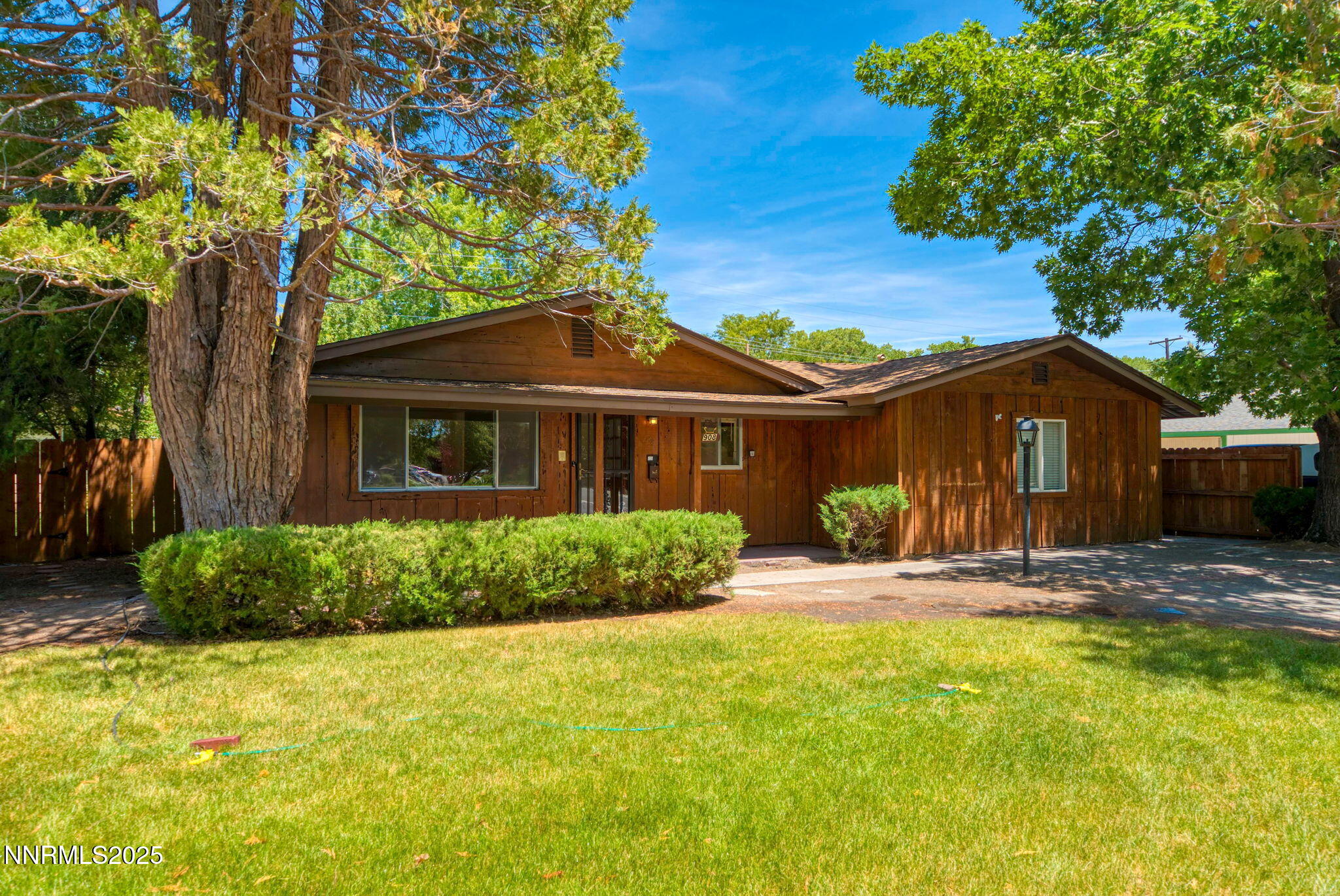 908 East Robinson St  