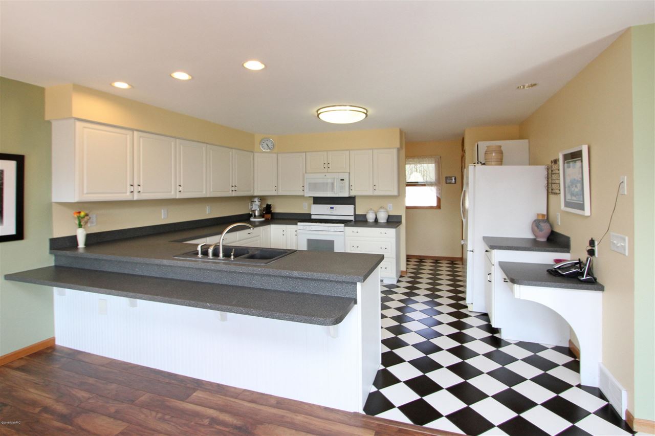 10646 West Ford Road Plainwell, MI 49080 - Photo 6 of 27 Gallery Image 6