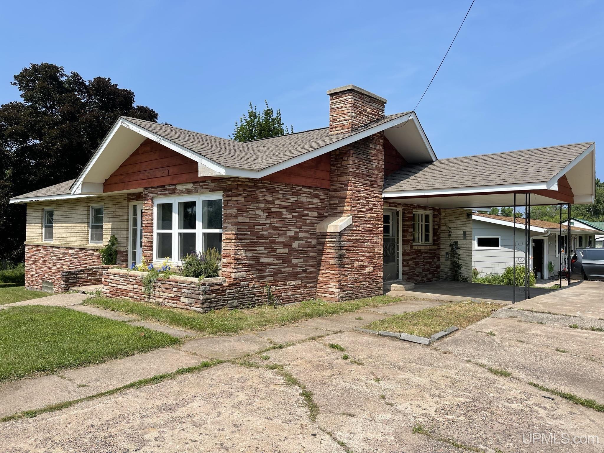 102 West Fall Street L'Anse, MI 49946 - Photo 1 of 43