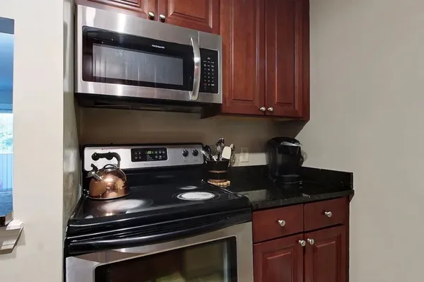 $249,500 | 106 Eastern Avenue, Unit 102, Manchester, NH 03104