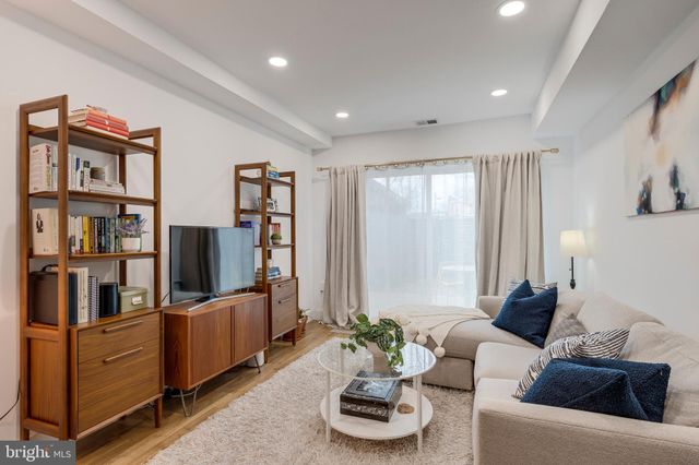 $850,000 | 117 16th Street Southeast, Washington, DC 20003