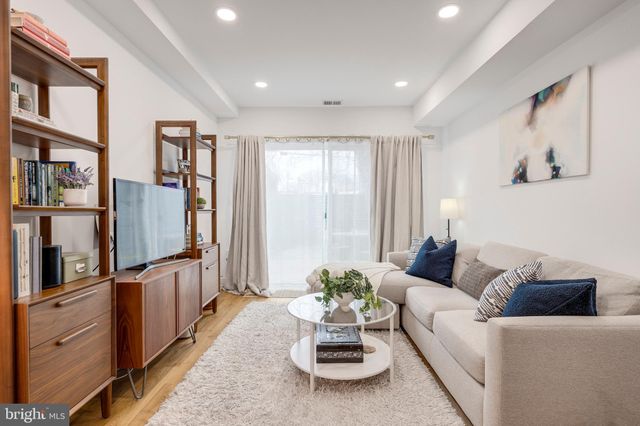 $850,000 | 117 16th Street Southeast, Washington, DC 20003