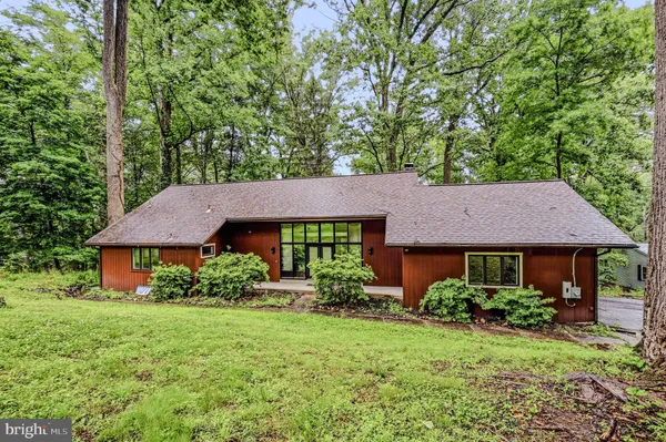 $615,000 | 646 Woodview Drive, Hockessin, DE 19707