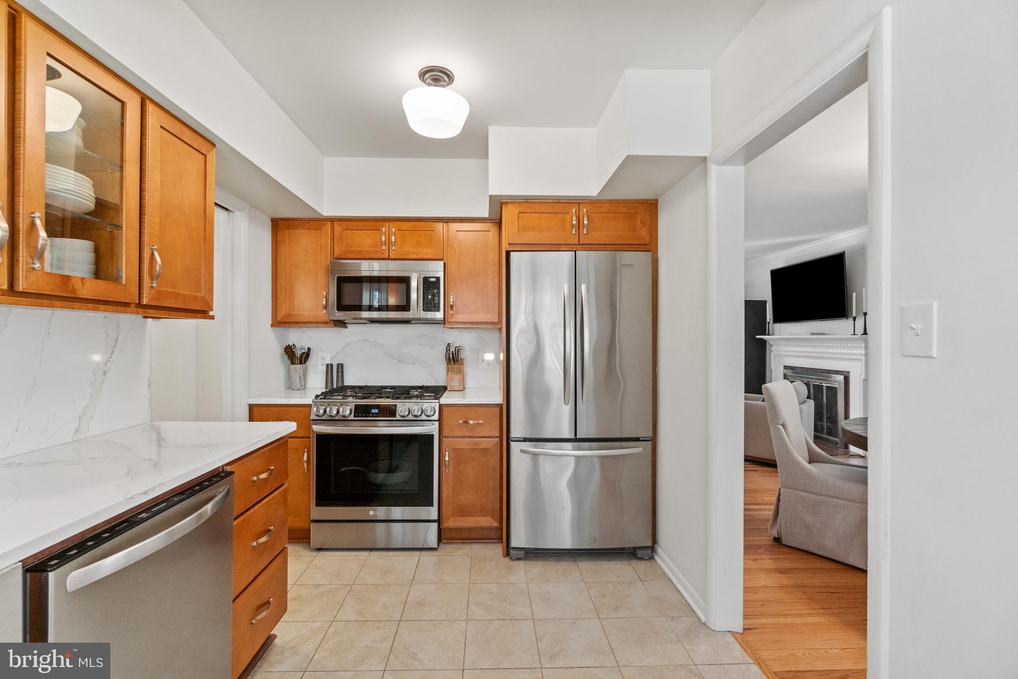 107 Greenbury Point Road Annapolis, MD 21409 - Photo 7 of 51 Beautiful countertops and backsplash