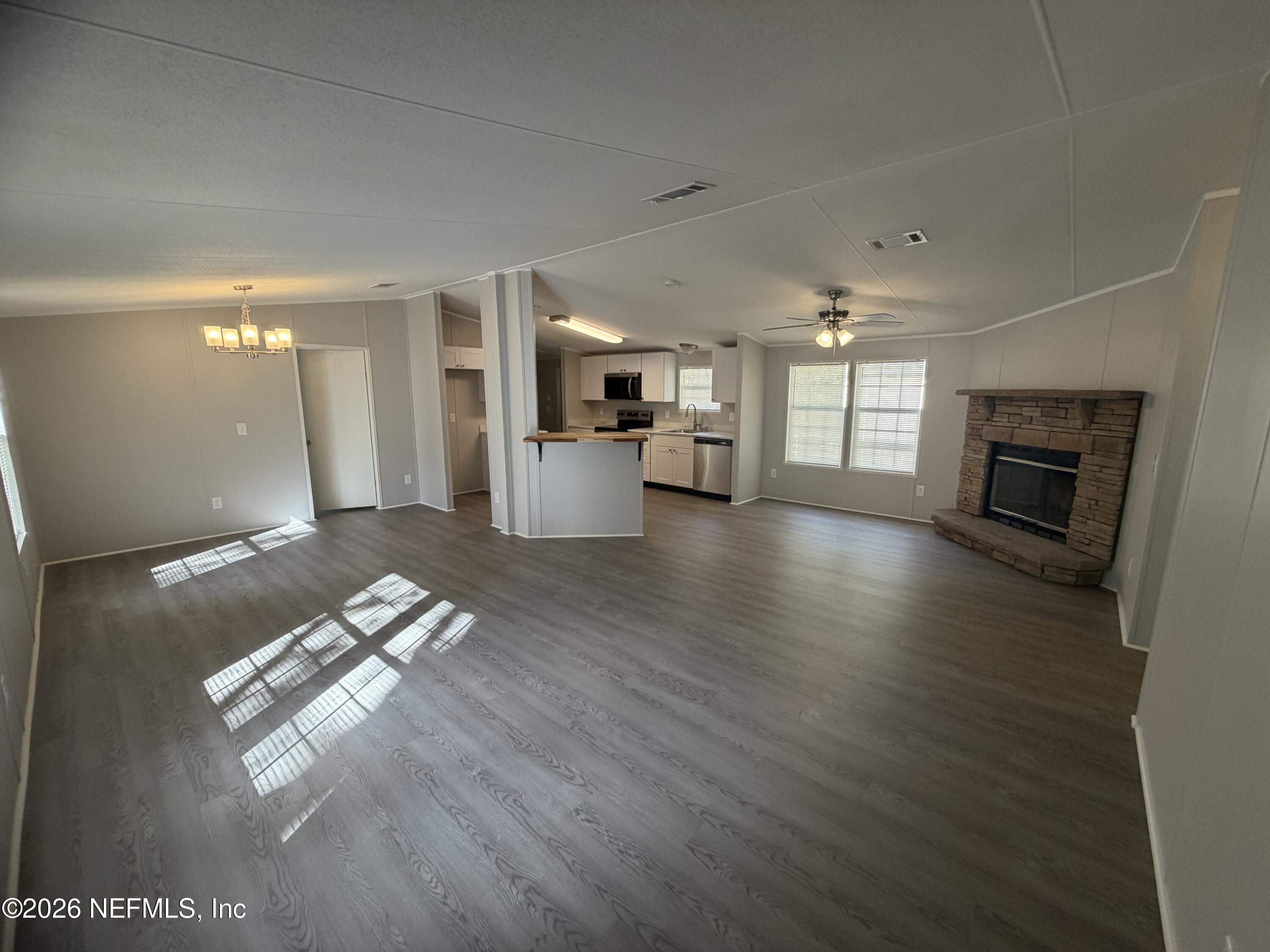 204 Rabbit Track Road Satsuma, FL 32189 - Photo 21 of 51 Living Room