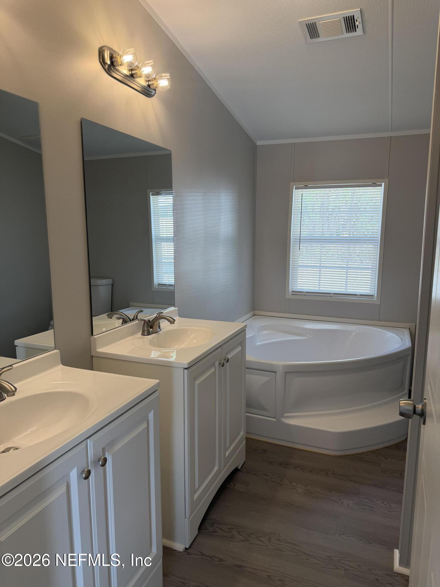 204 Rabbit Track Road Satsuma, FL 32189 - Photo 25 of 51 Master Bath