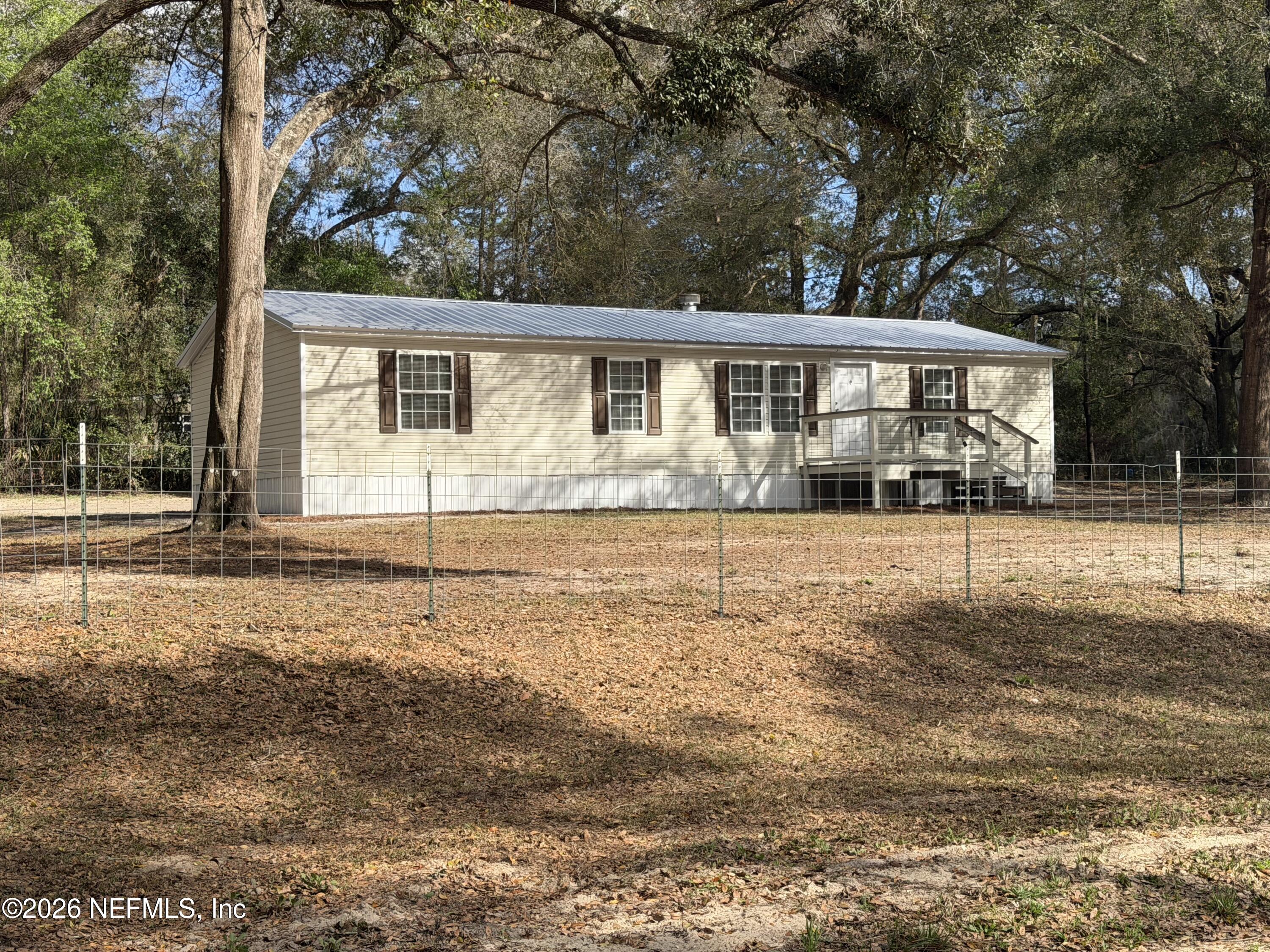 204 Rabbit Track Road Satsuma, FL 32189 - Photo 4 of 51 Front of Home
