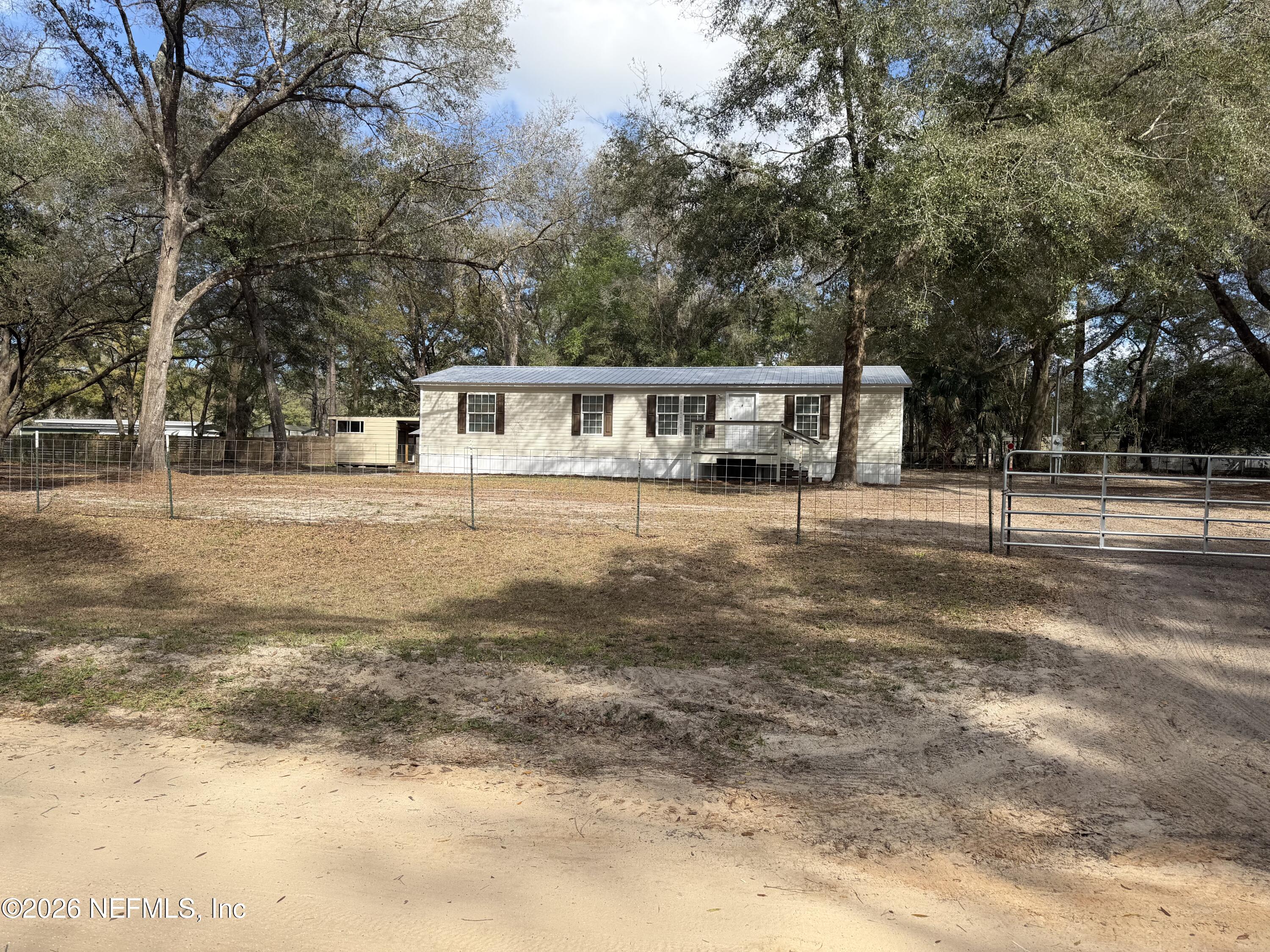 204 Rabbit Track Road Satsuma, FL 32189 - Photo 7 of 51 Front of Home