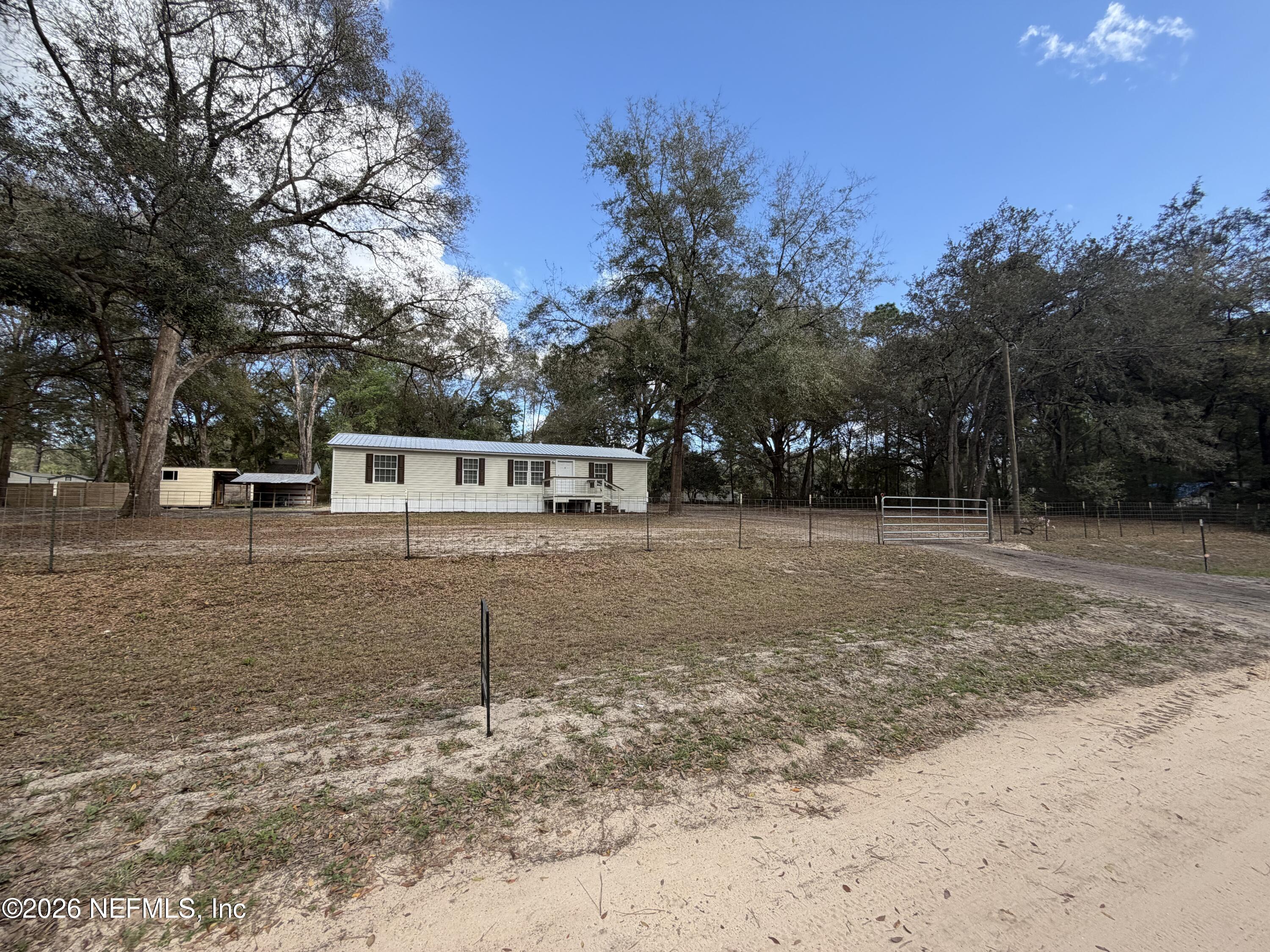 204 Rabbit Track Road Satsuma, FL 32189 - Photo 8 of 51 Front of Home