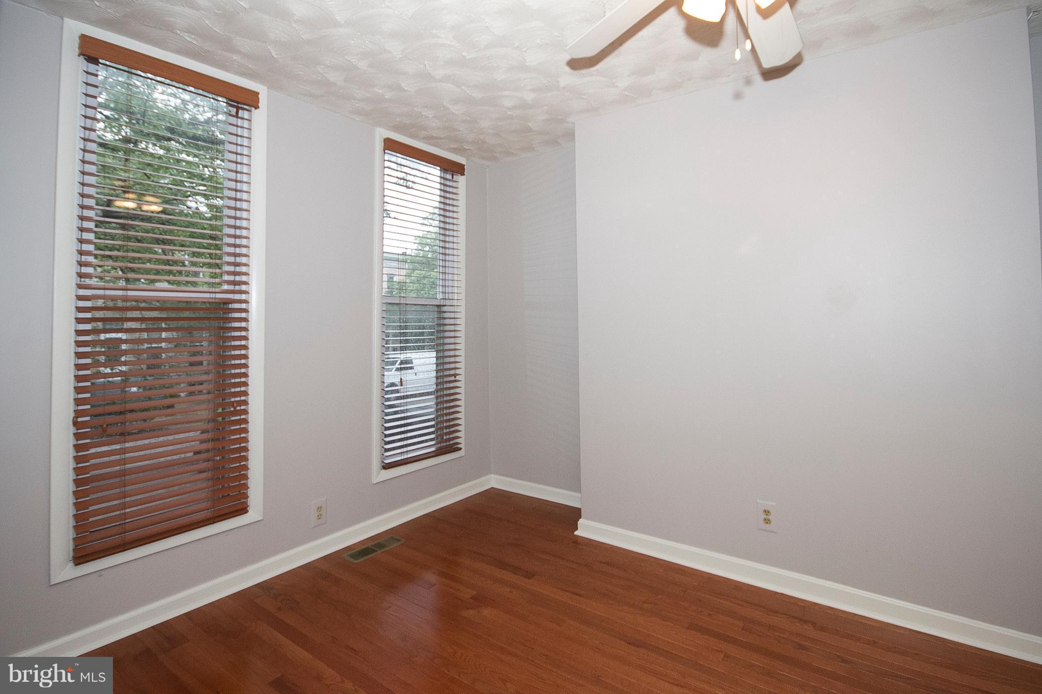 3016 Keswick Road Baltimore, MD 21211 - Photo 5 of 27 Living Room