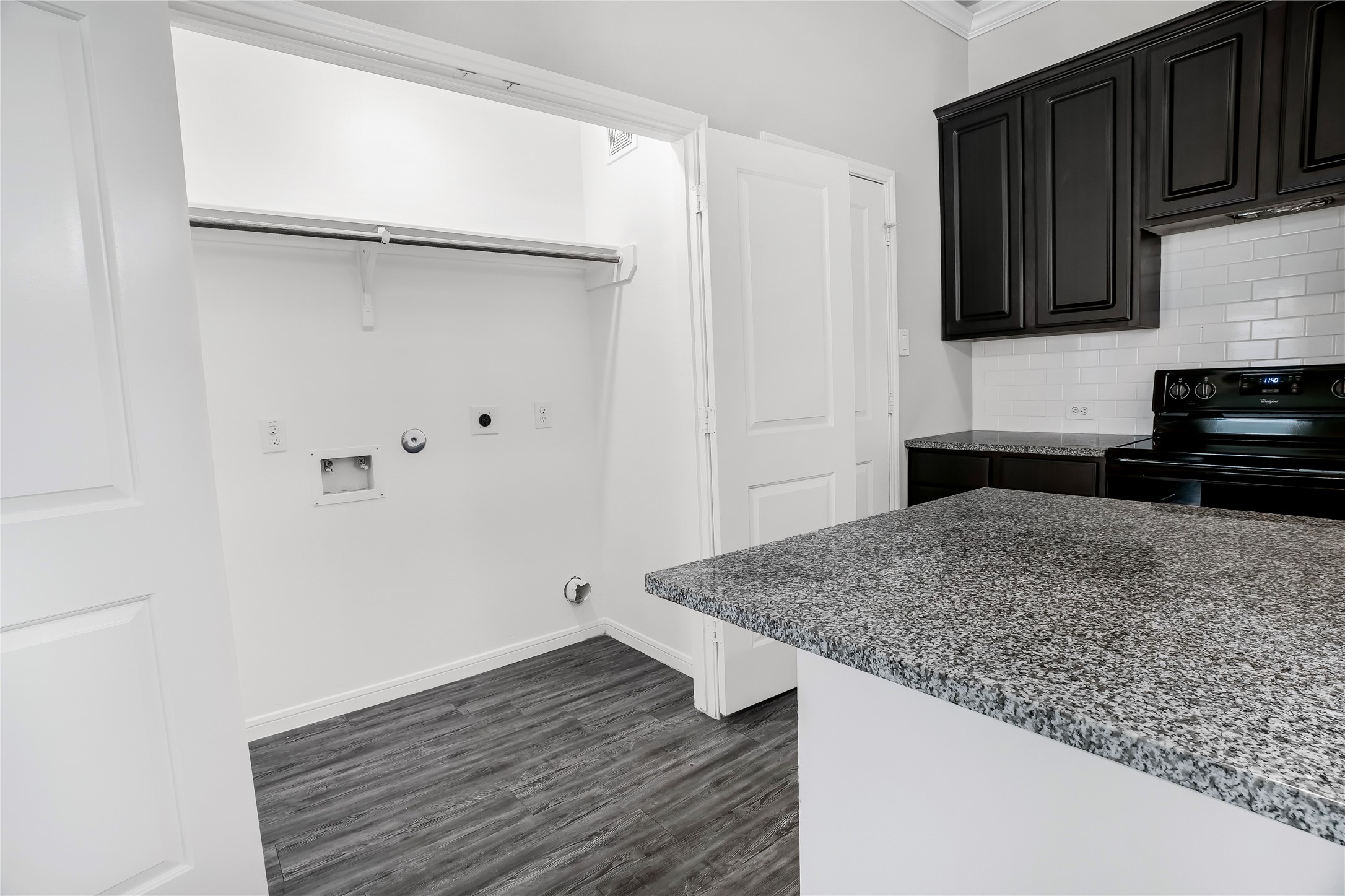 6532 Geisler Crossing Lane League City, TX 77539 - Photo 13 of 28 a kitchen with a sink and cabinets