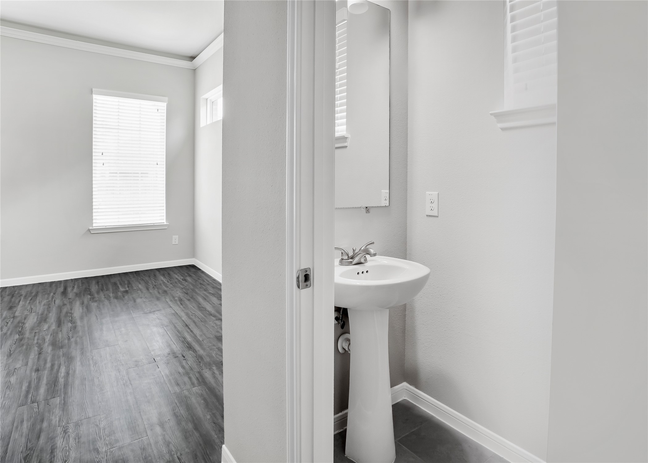 6532 Geisler Crossing Lane League City, TX 77539 - Photo 14 of 28 a bathroom with a sink and mirror