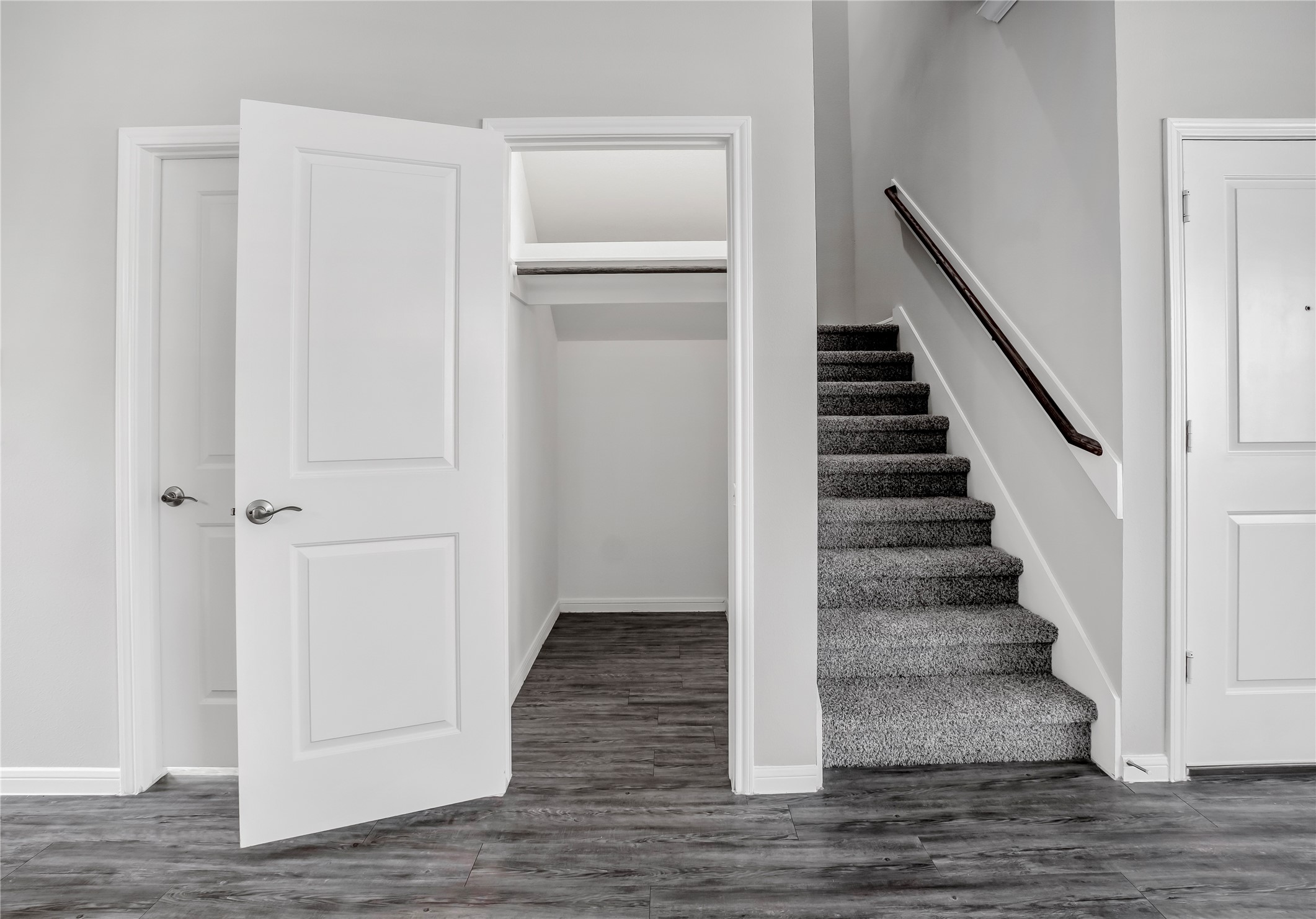 6532 Geisler Crossing Lane League City, TX 77539 - Photo 19 of 28 a view of entryway and hall with wooden floor