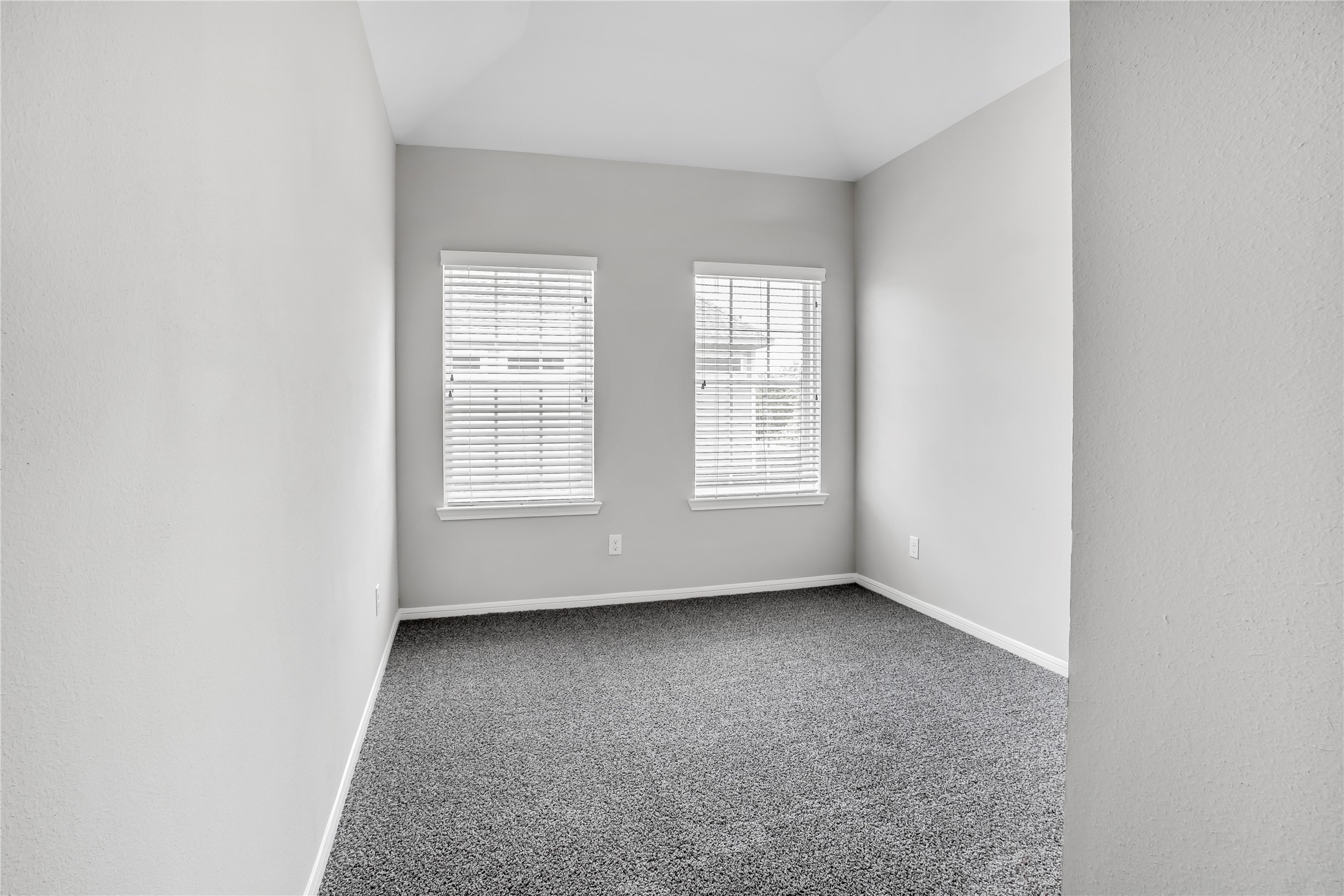6532 Geisler Crossing Lane League City, TX 77539 - Photo 22 of 28 an empty room with windows