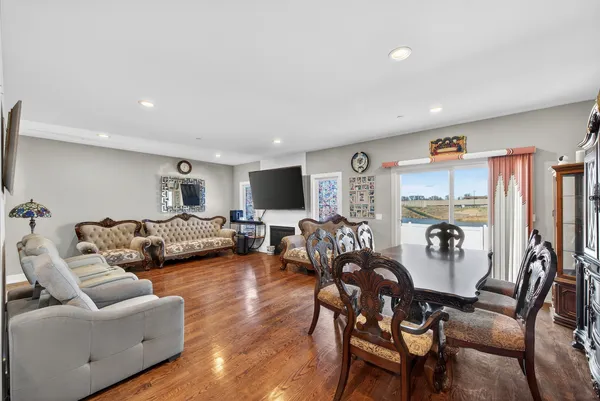 $459,900 | 8166 West 87th Street, Unit 8166, Hickory Hills, IL 60457