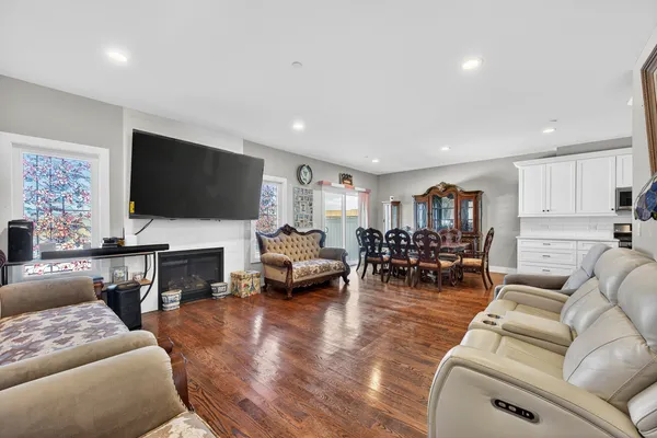 $459,900 | 8166 West 87th Street, Unit 8166, Hickory Hills, IL 60457