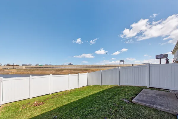 $459,900 | 8166 West 87th Street, Unit 8166, Hickory Hills, IL 60457