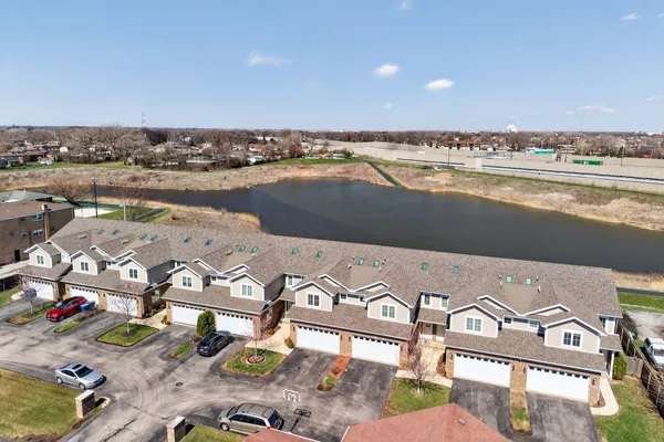 $459,900 | 8166 West 87th Street, Unit 8166, Hickory Hills, IL 60457