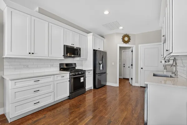 $459,900 | 8166 West 87th Street, Unit 8166, Hickory Hills, IL 60457