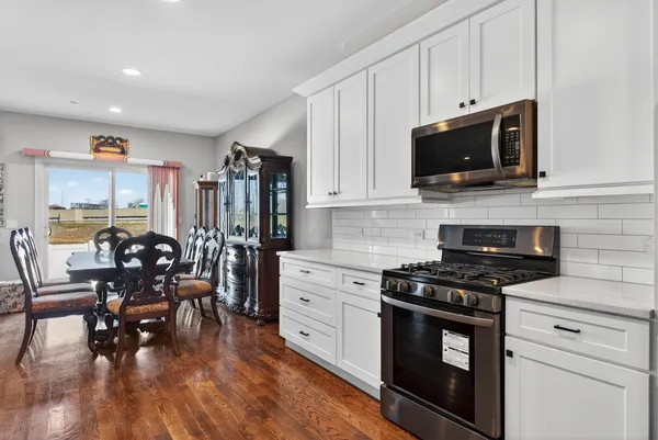 $459,900 | 8166 West 87th Street, Unit 8166, Hickory Hills, IL 60457