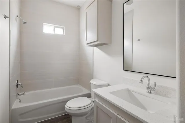 $950 | 1308 Valle Vista Street, Unit 1, Alamo, TX 78516