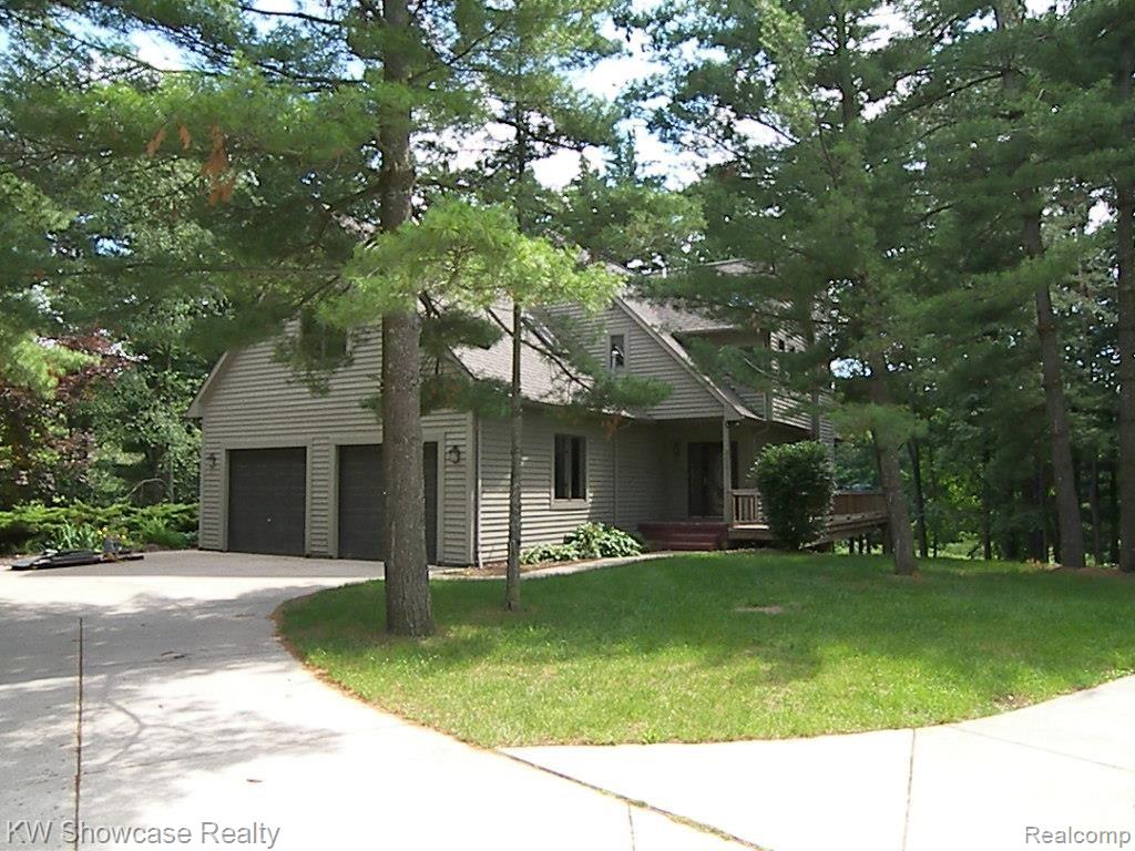 833 North Hughes Road Howell, MI 48843 - Photo 8 of 61 100_3636.jpg
