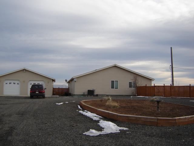 15240 Fisk Road Yakima, WA 98908 - Photo 2 of 13 a view of a house with a big yard