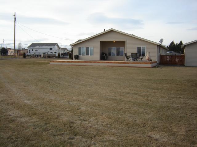 15240 Fisk Road Yakima, WA 98908 - Photo 5 of 13 a front view of a house with a yard