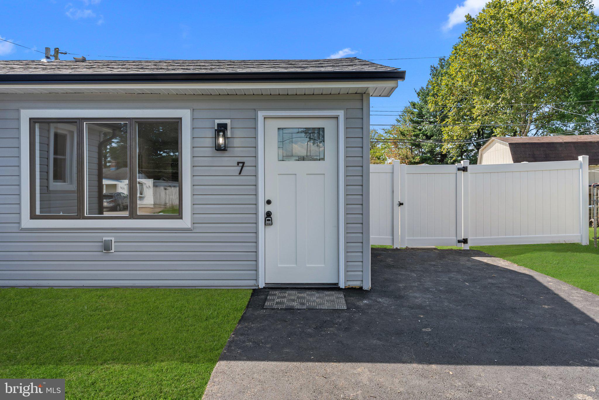7 Gentle Road Levittown, PA 19057 - Photo 3 of 27