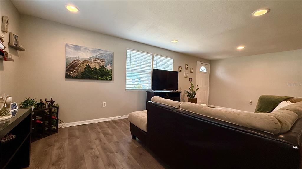 111 Palencia Road Auburndale, FL 33823 - Photo 15 of 28 a room with furniture and a flat screen tv