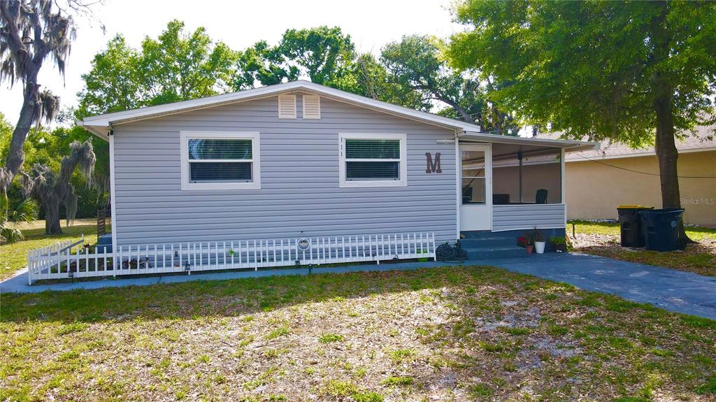111 Palencia Road Auburndale, FL 33823 - Photo 22 of 28 a view of a house with a swimming pool