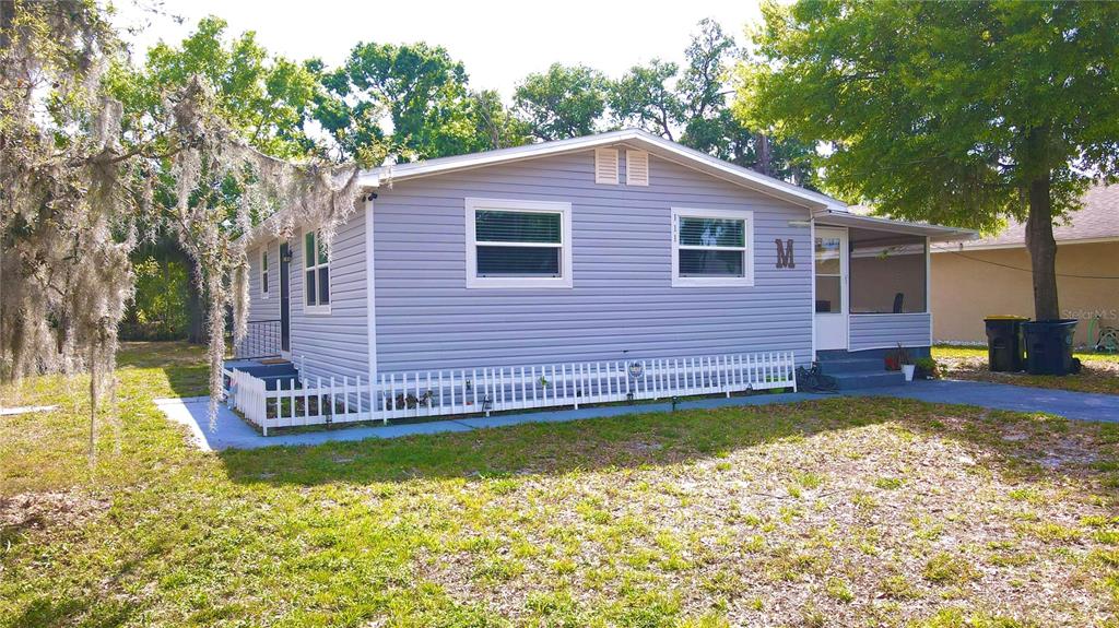 111 Palencia Road Auburndale, FL 33823 - Photo 24 of 28 a view of a house with a swimming pool