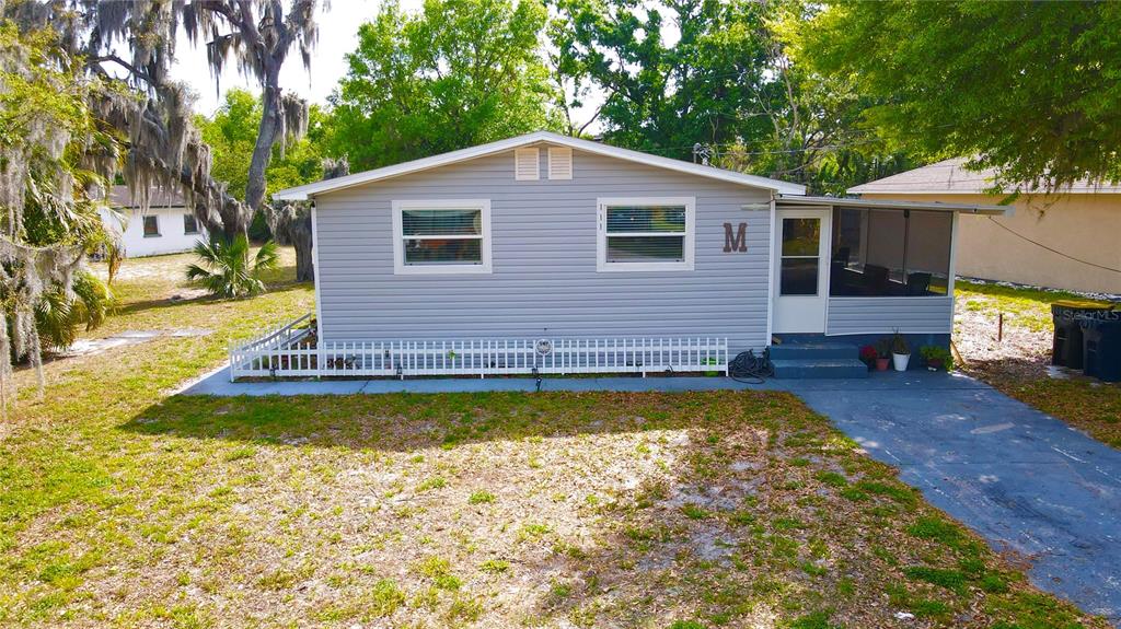 111 Palencia Road Auburndale, FL 33823 - Photo 27 of 28 a view of a house with swimming pool and sitting area