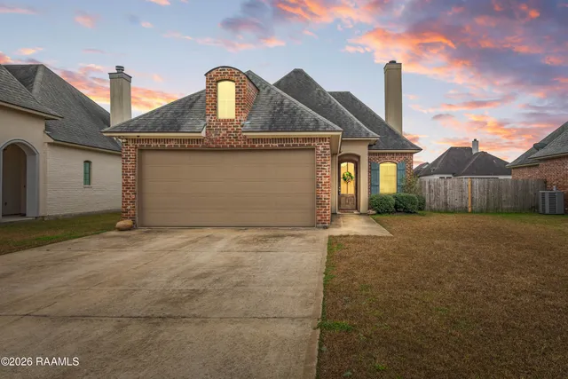 $233,000 | 102 Meadow Gate Drive, Lafayette, LA 70508