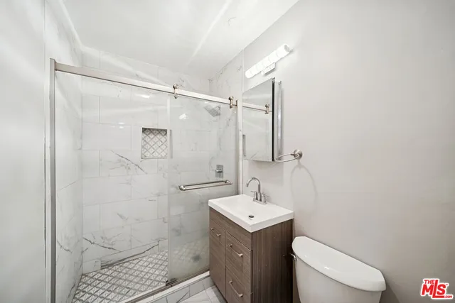 $2,325 | 326 South Serrano Avenue, Unit 4, Los Angeles, CA 90020