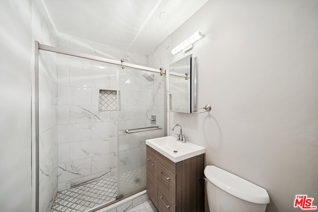 326 South Serrano Avenue, Unit 4 Los Angeles, CA 90020 - Photo 11 of 13