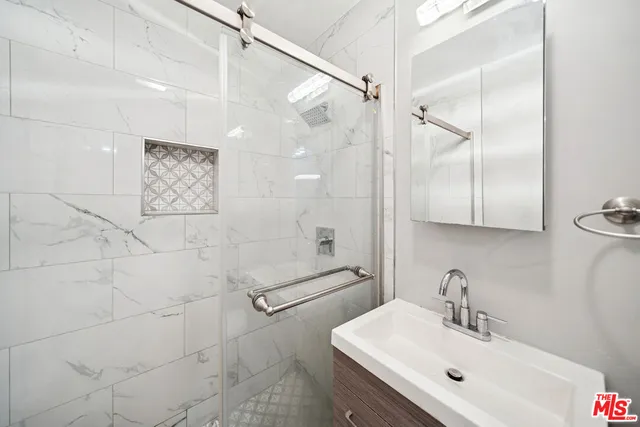 $2,325 | 326 South Serrano Avenue, Unit 4, Los Angeles, CA 90020