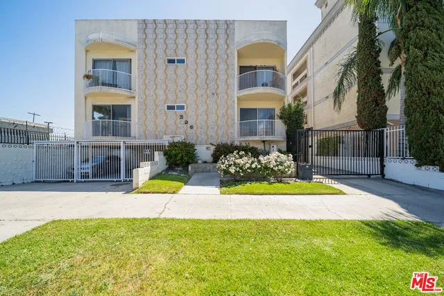 $2,325 | 326 South Serrano Avenue, Unit 4, Los Angeles, CA 90020