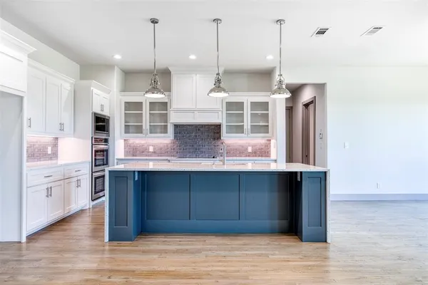 $699,800 | 1333 Canyon Lake Road, Wills Point, TX 75169