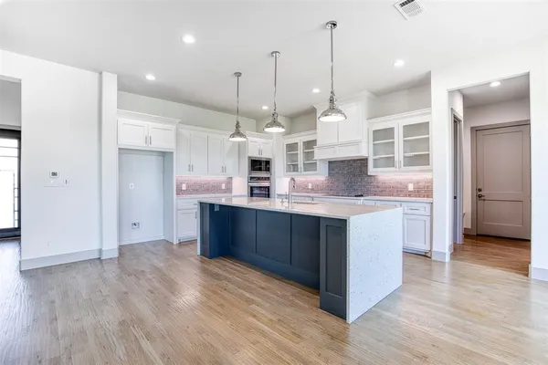 $699,800 | 1333 Canyon Lake Road, Wills Point, TX 75169