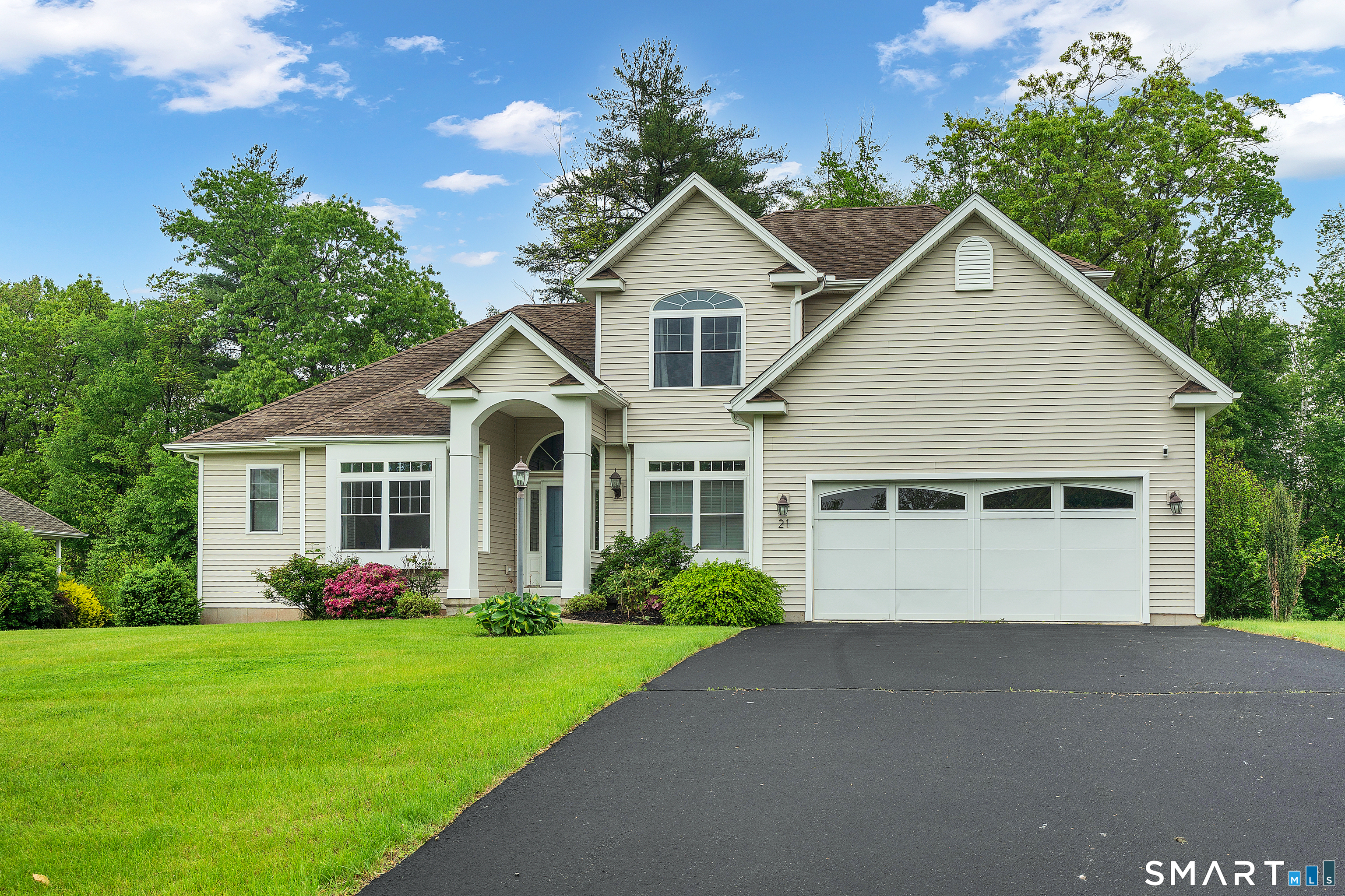 21 Beaudry Lane Bloomfield, CT 06002 - Photo 1 of 16