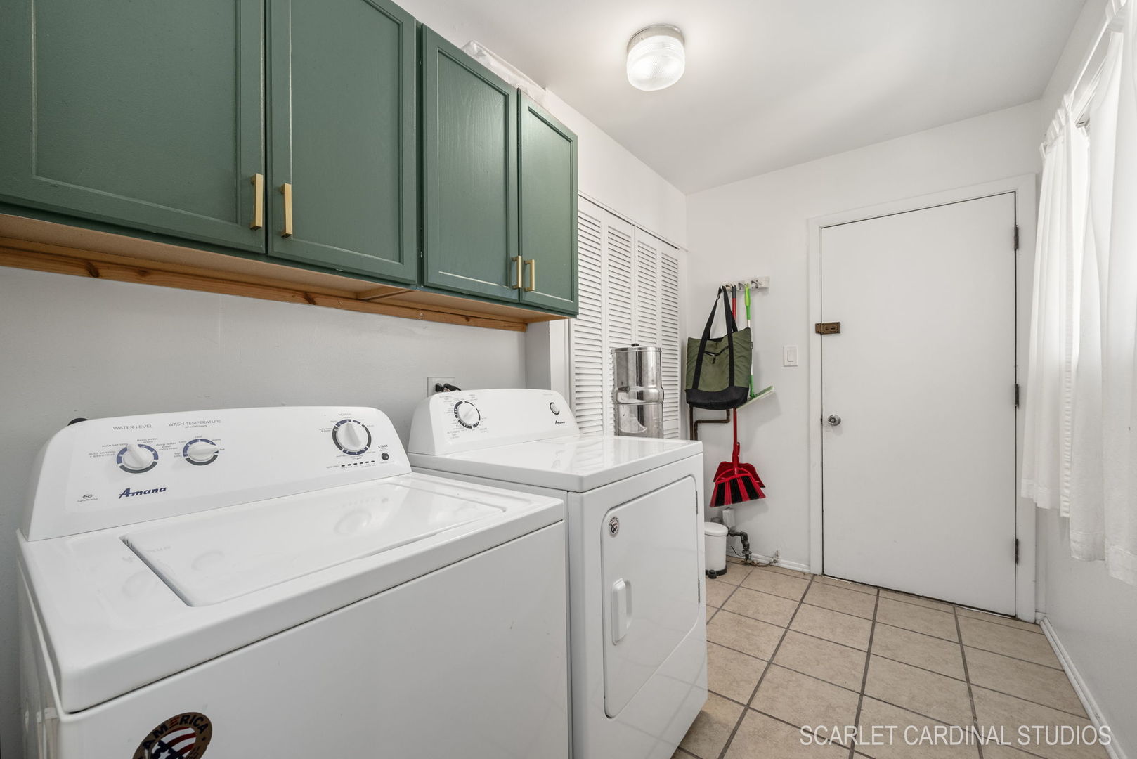 1215 Windsor Drive Wheaton, IL 60189 - Photo 19 of 32 a utility room with dryer and washer