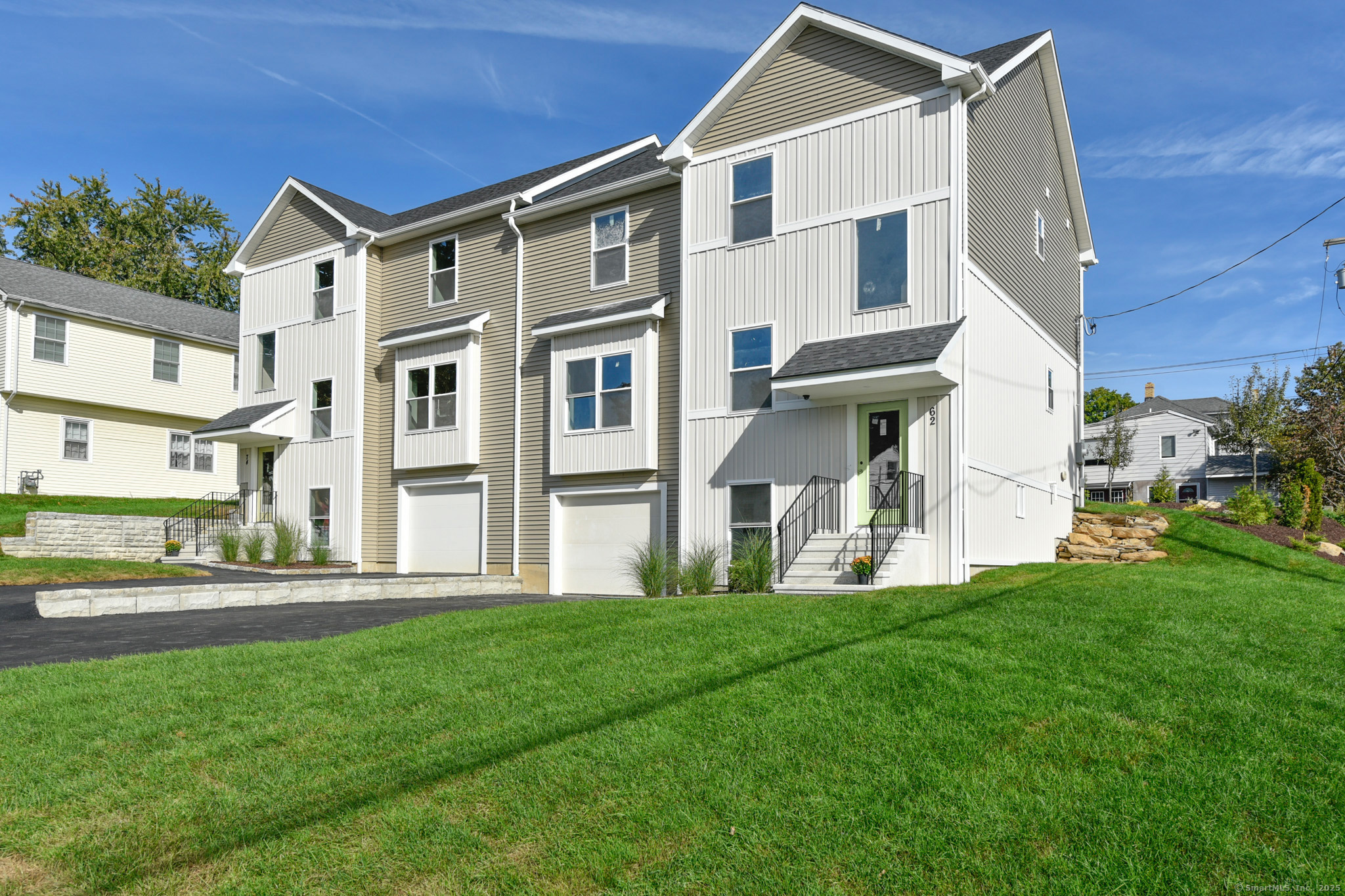 Front of 2 unit Complex