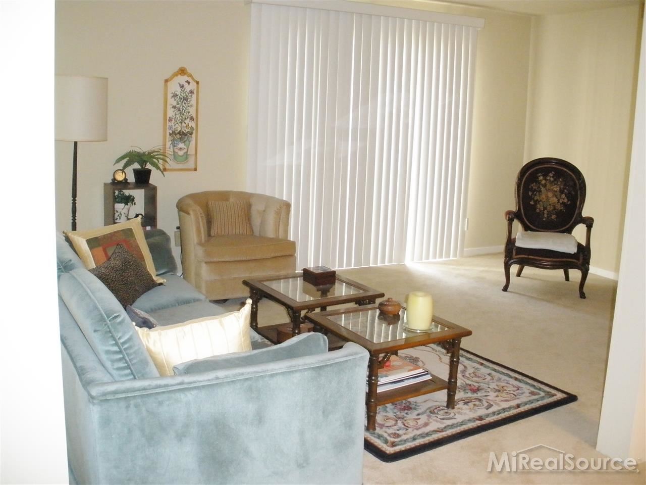 747 Eastbridge Court Rochester, MI 48307 - Photo 10 of 13 31173679-9.JPG