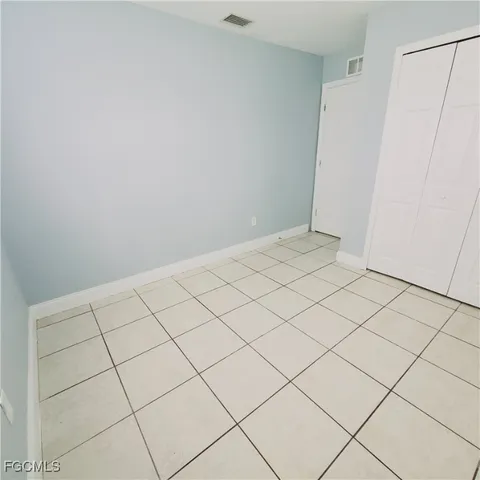 a view of a utility room